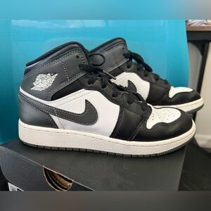 Air Jordan 1 Mid Jordan Sneakers - 5Youth